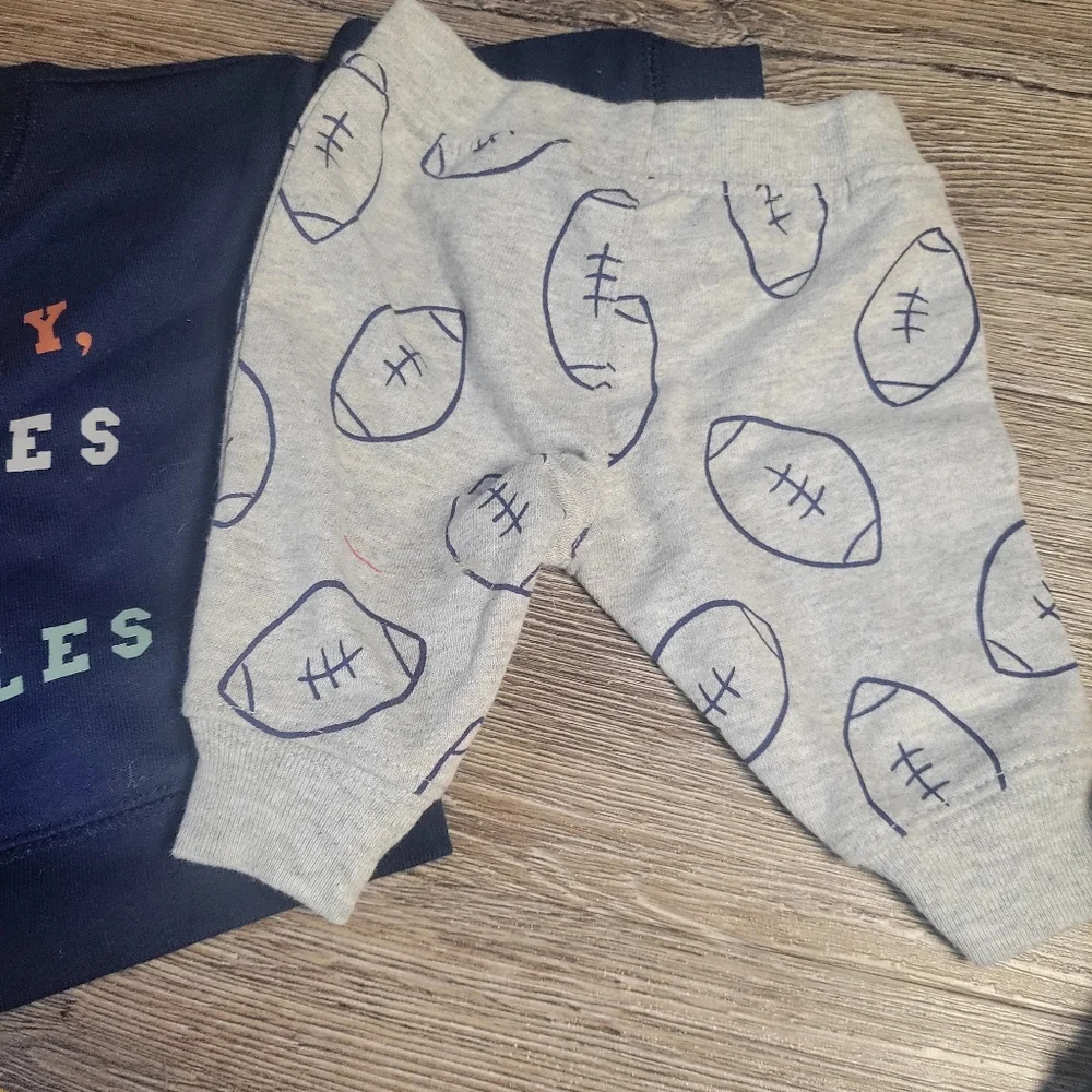 Carters NWOT 2 PC Gray‎ Football Print Baby Outfit Size Newbown